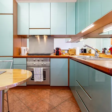 شقة The Metropolitan Cozy Near Duomo + Wifi