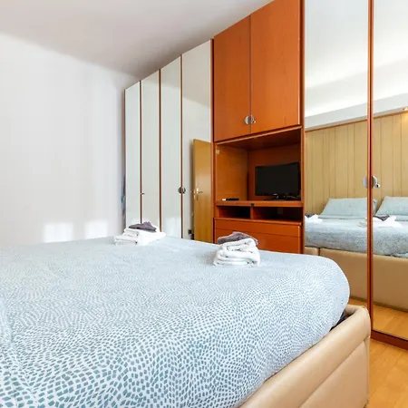 شقة The Metropolitan Cozy Near Duomo + Wifi ميلان