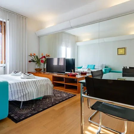 The Metropolitan Cozy Near Duomo + Wifi شقة