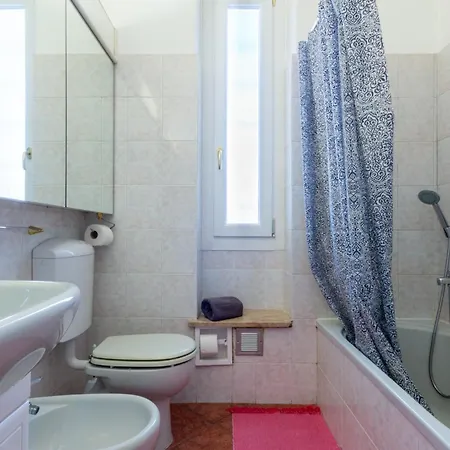 شقة The Metropolitan Cozy Near Duomo + Wifi ميلان